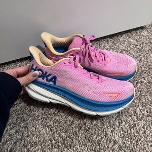 HOKA Women’s Clifton 9 Size 6
